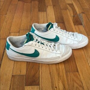 Nike White and Green Sneakers 11.5